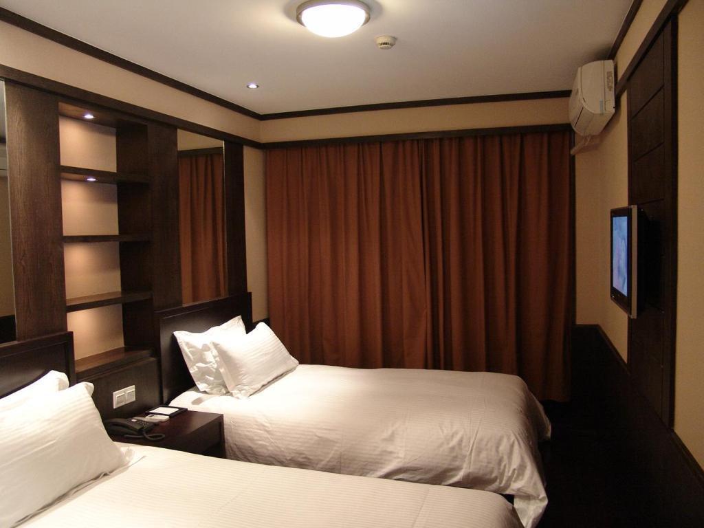 Baolong Homelike Hotel Shanghai Room photo